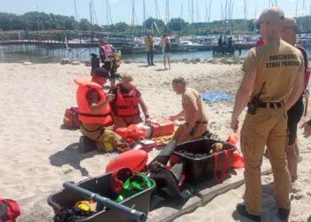 Nad Jeziorem Tarnobrzeskim uczono, jak bezpiecznie wypoczywać nad wodą