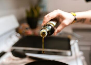 Naukowcy uważają, że olej z owadów może być alternatywą dla olejów tradycyjnych