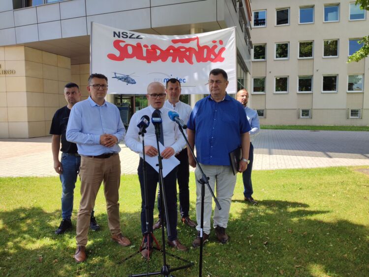 Niepewna przyszłość PZL Mielec po rezygnacji z zakupu  śmigłowców Black Hawk