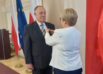 Odznaczenia państwowe i wyróżnienia honorowe trafiły do rąk zasłużonych mieszkańców województwa