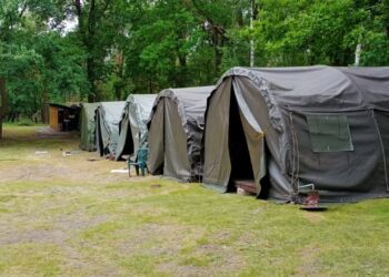 Wolne miejsca na turnusach obozu sportowo-wypoczynkowego w Piaskach. SOSiR w Nowej Dębie czeka na chętnych