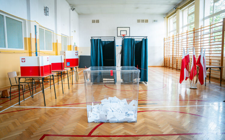 Zniszczone banery i karta do głosowania. Naruszenia ciszy wyborczej w regionie