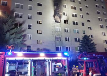Pożar budynku wielorodzinnego na ulicy Popiełuszki w Rzeszowie [AKTUALIZACJA] – Zdarzenia nie przeżyła 14-latka [ZDJĘCIA] [VIDEO]