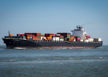 Agencja Mehr: Irańskie władze rozważają zamknięcie cieśniny Ormuz w odpowiedzi na ataki Izraela