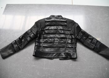 Kurtka ze skóry pytona przechwycona na granicy