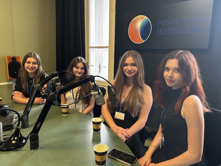 IX LO z Oddziałami Dwujęzycznymi w Rzeszowie zwycięzcą Podkarpackiej Ligi Debat