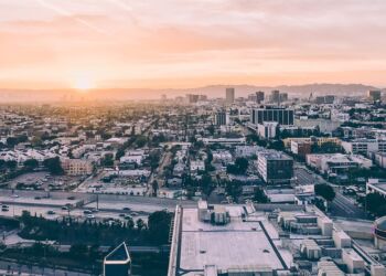 Protesty przeciw obławom na imigrantów w Los Angeles. Trump wysyła Gwardię Narodową