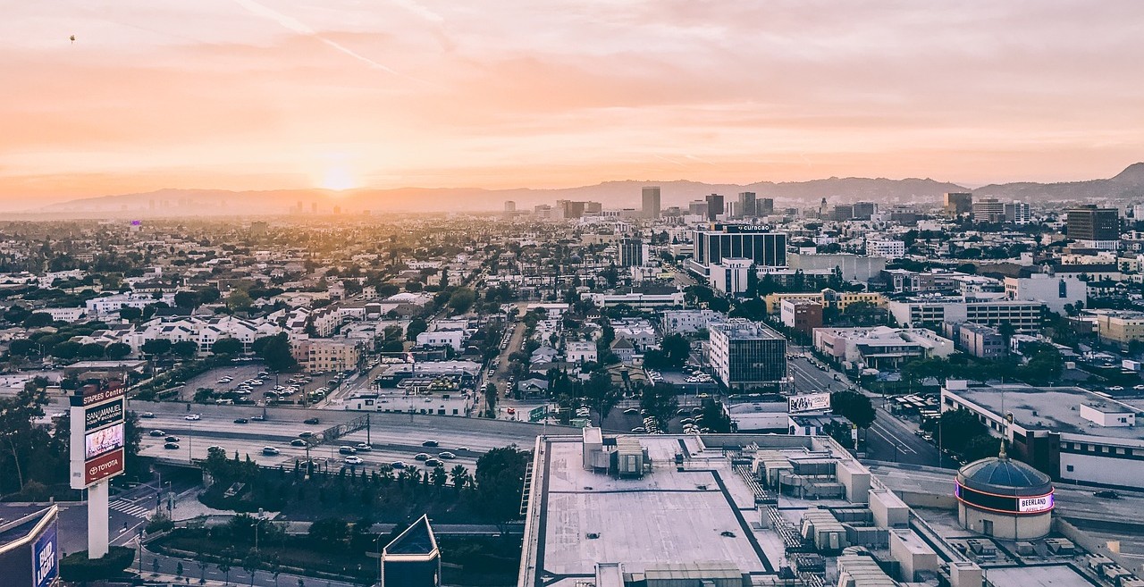 Protesty przeciw obławom na imigrantów w Los Angeles. Trump wysyła Gwardię Narodową 6 - Polskie Radio Rzeszów Protesty przeciw obławom na imigrantów w Los Angeles. Trump wysyła Gwardię Narodową