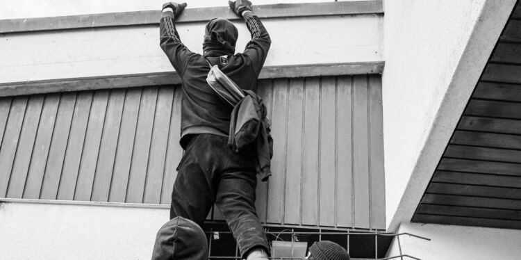 Włamania w Głogowie Małopolskim – burmistrz i policja apelują o czujność 1 - Polskie Radio Rzeszów Włamania do domów. Na Podkarpaciu jest ich najmniej