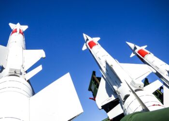 Iran wystrzelił pociski w kierunku Izraela, minister obrony Izraela nakazał armii odpowiedź