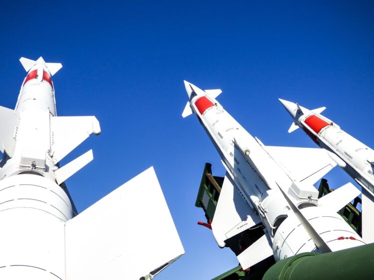 Iran wystrzelił pociski w kierunku Izraela, minister obrony Izraela nakazał armii odpowiedź 1 - Polskie Radio Rzeszów Iran wystrzelił pociski w kierunku Izraela, minister obrony Izraela nakazał armii odpowiedź