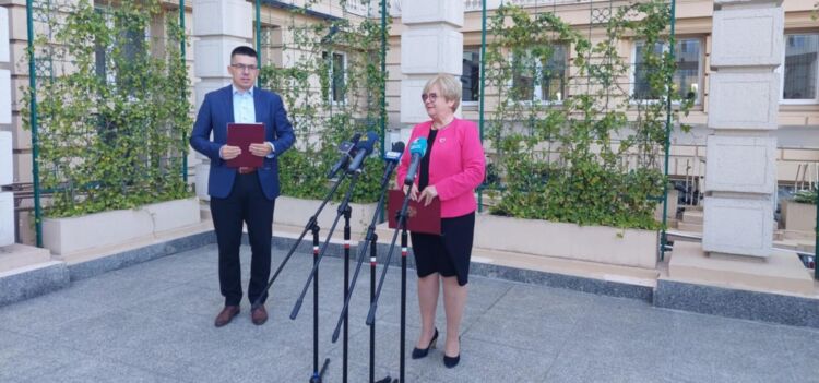 29 gmin podpisało już umowy na dofinansowanie domów i klubów seniora 1 - Polskie Radio Rzeszów 29 gmin podpisało już umowy na dofinansowanie domów i klubów seniora