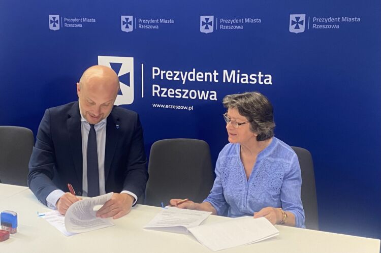 Ponad 2 miliony złotych dla organizacji samorządowych - to forma wsparcia dla lokalnych stowarzyszeń i fundacji 1 - Polskie Radio Rzeszów Ponad 2 miliony złotych dla organizacji samorządowych – to forma wsparcia dla lokalnych stowarzyszeń i fundacji