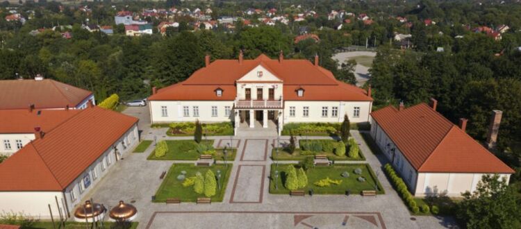 Remont elewacji trzech zabytkowych oficyn w Muzeum Ziemi Leżajskiej