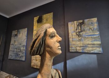 „Droga do siebie” w Galerii r_z w Rzeszowie – wystawa ojca i syna o sztuce i relacjach