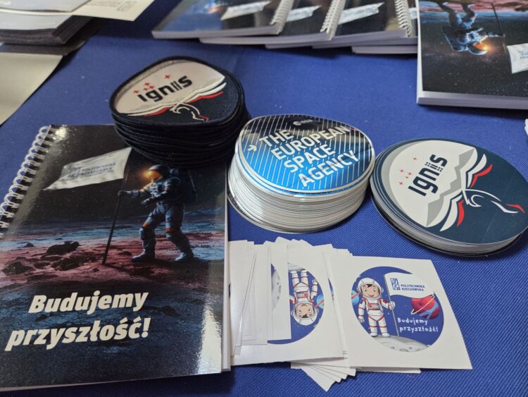 Kosmiczne święto na Politechnice Rzeszowskiej – młodzież rozmawiała ze Sławoszem Uznańskim-Wiśniewskim [RELACJA]