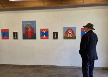 „Naczynia połączone” – wspólna wystawa Justyny Gryglewicz i Jakuba Woynarowskiego w Porębach Kupieńskich