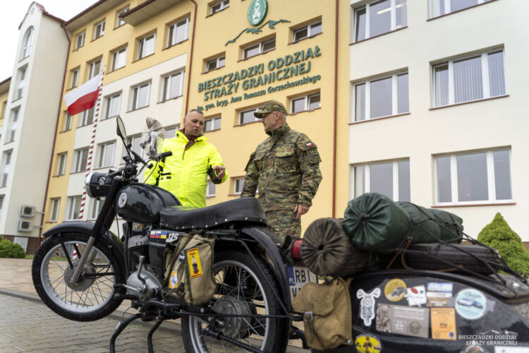 Strażnik graniczny z Podkarpacia wyruszył WSK-ą dookoła Polski [ZDJĘCIA]