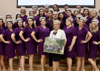 Czepkowanie absolwentów pielęgniarstwa przemyskiej akademii [ZDJĘCIA]