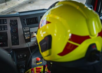 Pożar budynku gospodarczego w Sulistrowej, ranna jedna osoba