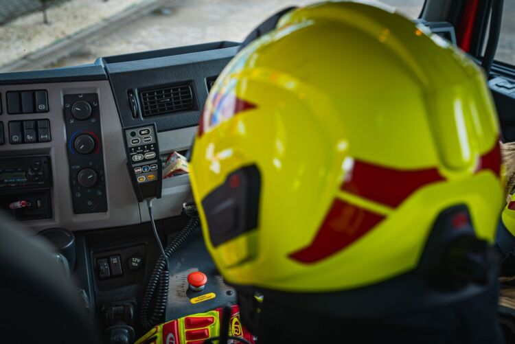 Pożar budynku gospodarczego w Sulistrowej, ranna jedna osoba