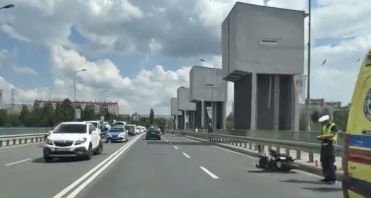 Zderzenie motocykla z osobówką na rzeszowskiej zaporze (WIDEO) 1 - Polskie Radio Rzeszów Zderzenie motocykla z osobówką na rzeszowskiej zaporze (WIDEO)