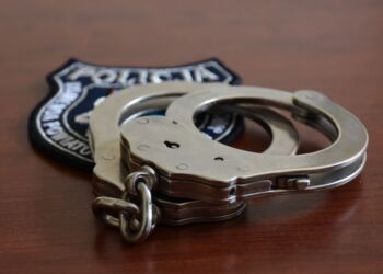 Skazany za oszustwa ukrywał się przez 17 lat. Wpadł po tym, jak sam zadzwonił po policję