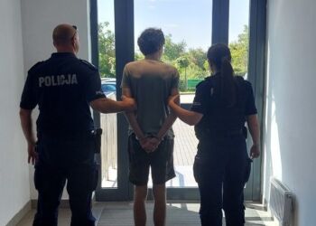 Zaczepiał przechodniów, został ugodzony nożem. Sprawca trafił do aresztu