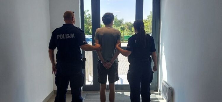 Zaczepiał przechodniów, został ugodzony nożem. Sprawca trafił do aresztu