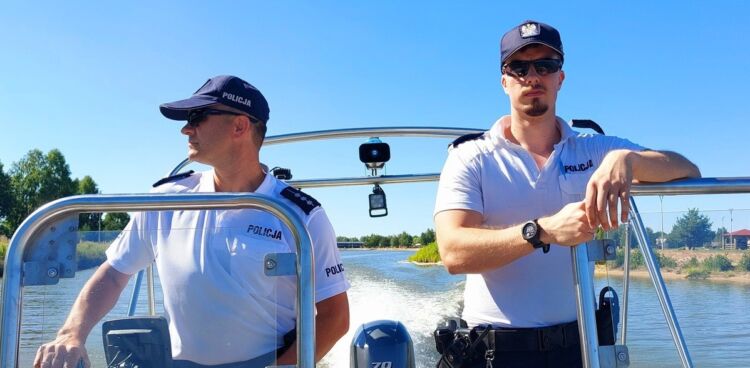 Policyjni wodniacy rozpoczęli służbę nad zalewem Podwolina w Nisku