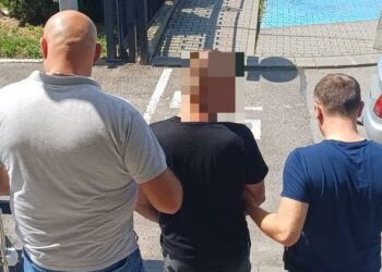 Wybite szyby, wgnieciona karoseria. 33-latek podejrzany o zniszczenie maczetą trzech aut