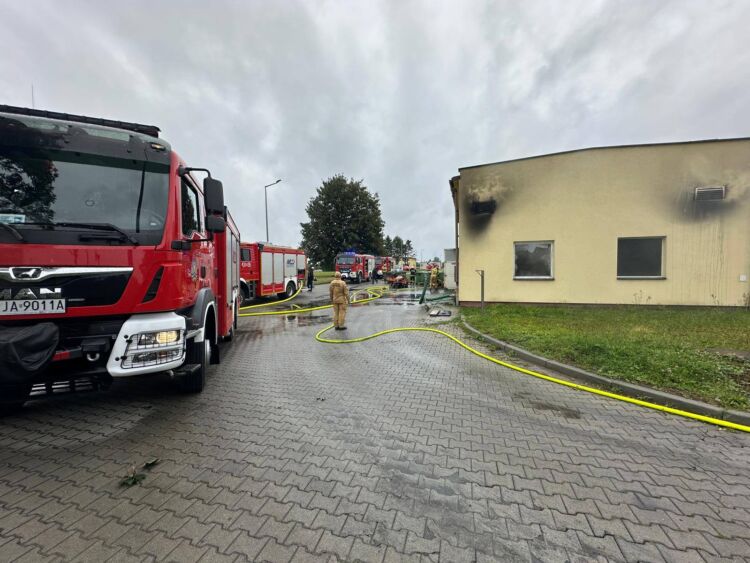 Pożar w oczyszczalni ścieków w Jarosławiu 1 - Polskie Radio Rzeszów Pożar w oczyszczalni ścieków w Jarosławiu