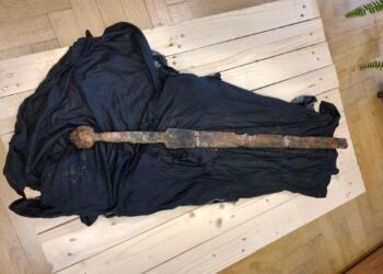 Średniowieczny miecz odkryty w Wiśle przez wędkarza