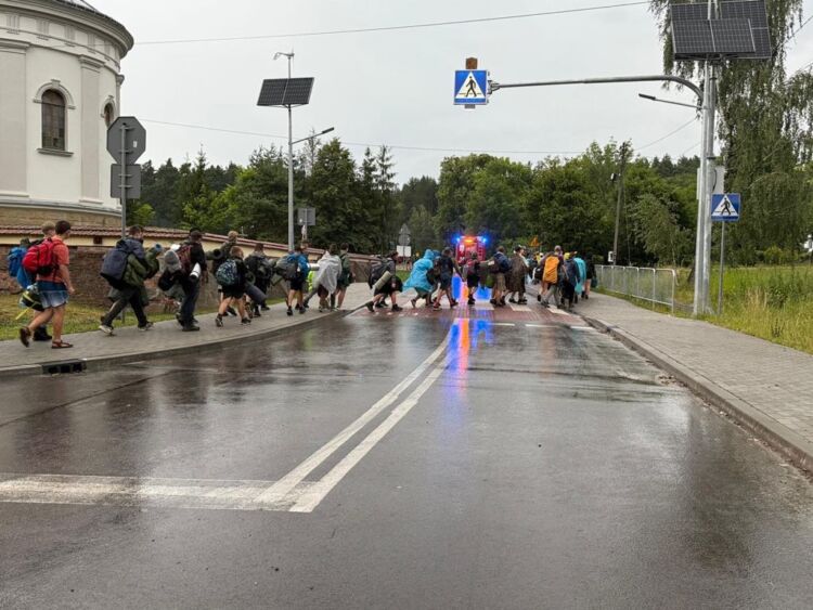 Ewakuowano obozy dla dzieci i młodzieży z powodu niepokojących prognoz [ZDJĘCIA]