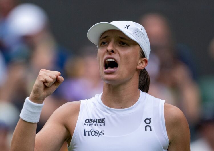 Iga Świątek po raz pierwszy w karierze w półfinale Wimbledonu! Pokonała Samsonową 6:2, 7:5