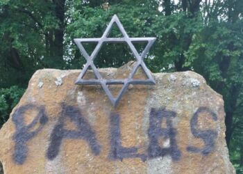W Dukli zniszczono zabytkową synagogę i pomnik pamięci Żydów