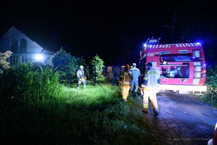 Podkarpacie po burzach. Cztery osoby z obrażeniami, blisko 200 uszkodzonych budynków, tysiące odbiorców bez prądu [ZDJĘCIA]