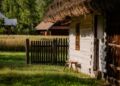 Tradycja nad wodą w Kolbuszowej. Pokazy i wodowanie łodzi w skansenie 5 - Polskie Radio Rzeszów Szósty etap Podkarpackiego Szlaku Filmowego: na jego mapie znalazło się Muzeum Kultury Ludowej w Kolbuszowej