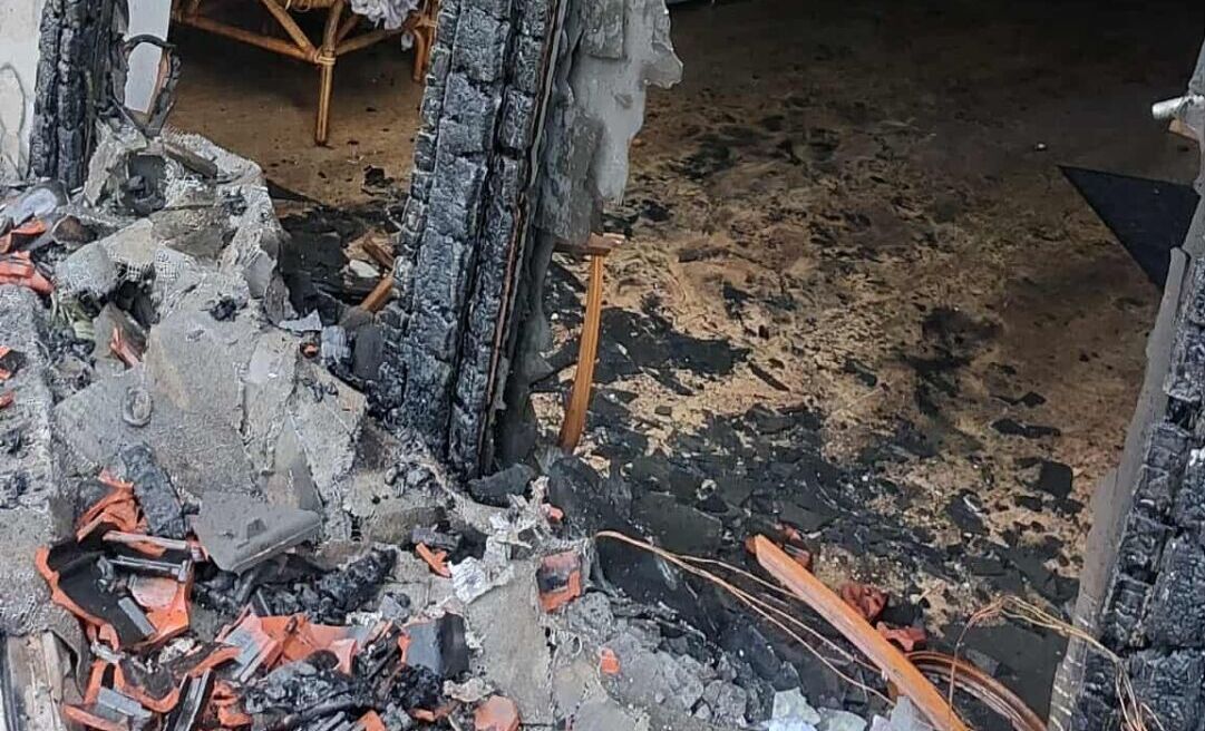 Pożar domu w Niegłowicach. Strażacy kilka godzin walczyli z ogniem