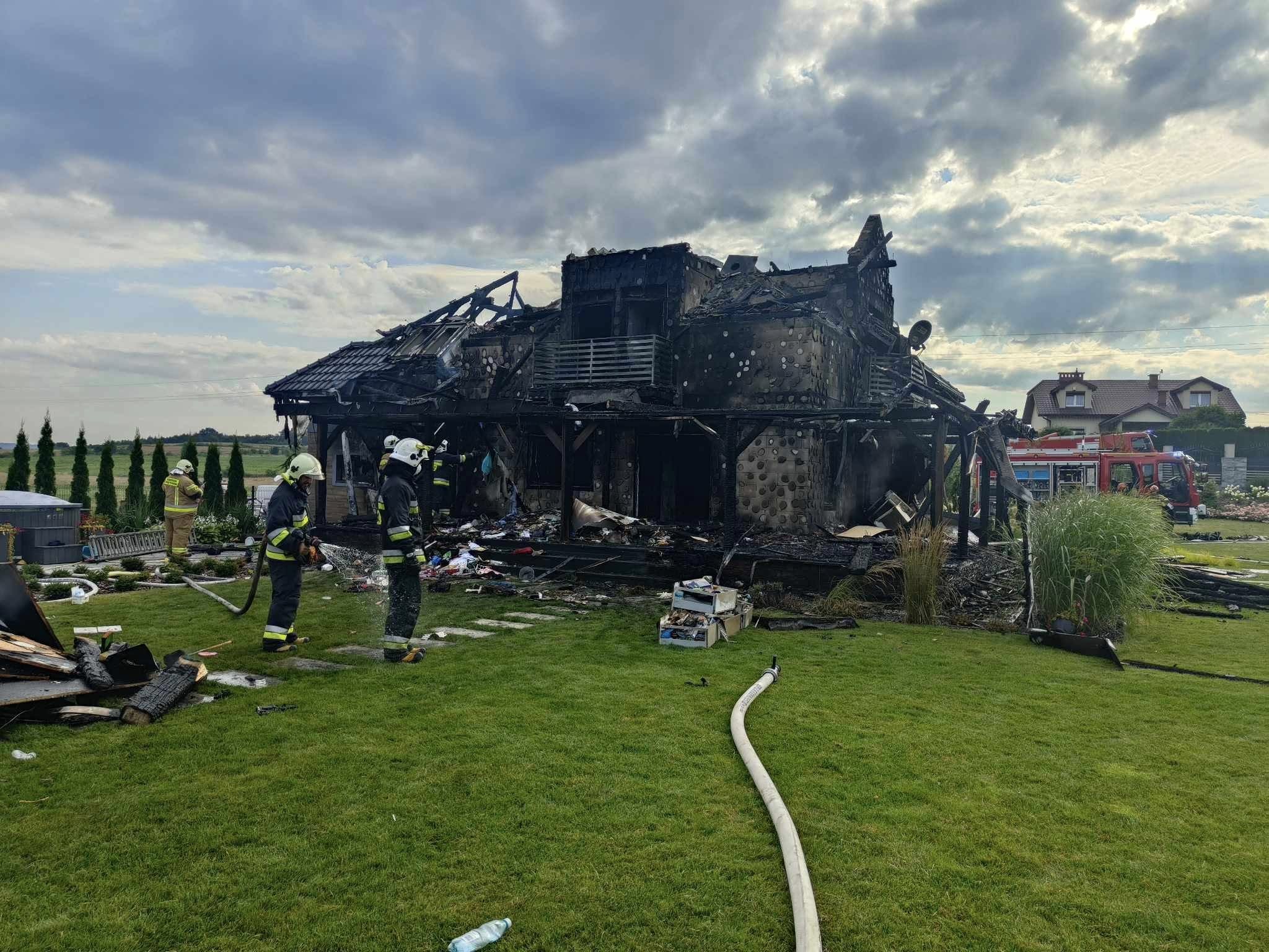 Pożar domu w Wolicy w powiecie jasielskim 7 - Polskie Radio Rzeszów Pożar domu w Wolicy w powiecie jasielskim