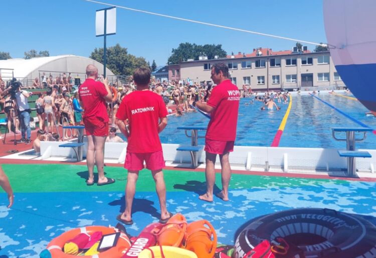 Akcja edukacyjna na basenach ROSiR 1 - Polskie Radio Rzeszów Akcja edukacyjna na basenach ROSiR