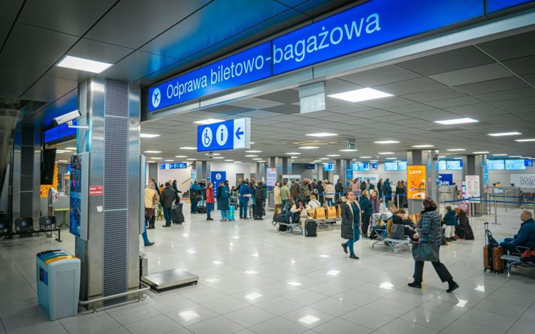 Porzucony bagaż na lotnisku w Jasionce. Interweniowała Straż Graniczna 1 - Polskie Radio Rzeszów Porzucony bagaż na lotnisku w Jasionce. Interweniowała Straż Graniczna