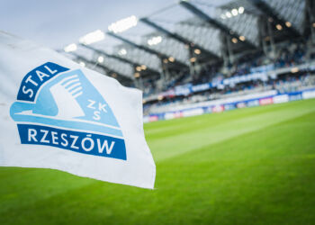 Najazd kibiców ze Śląska na piątkowy mecz w Rzeszowie. Specjalny pociąg i trasa przemarszu