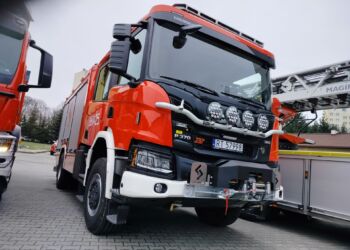 Ochrona przeciwpożarowa lotniska. Spółka kupi dwa wozy strażackie