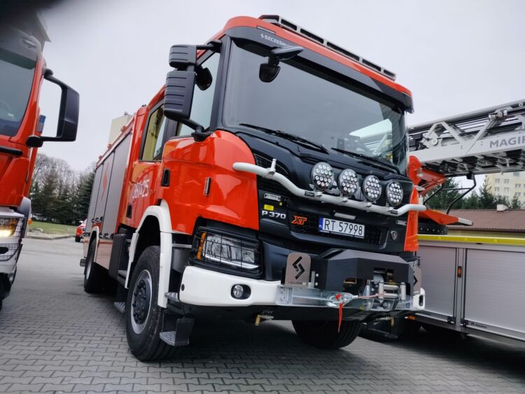 Ochrona przeciwpożarowa lotniska. Spółka kupi dwa wozy strażackie 1 - Polskie Radio Rzeszów Ochrona przeciwpożarowa lotniska. Spółka kupi dwa wozy strażackie