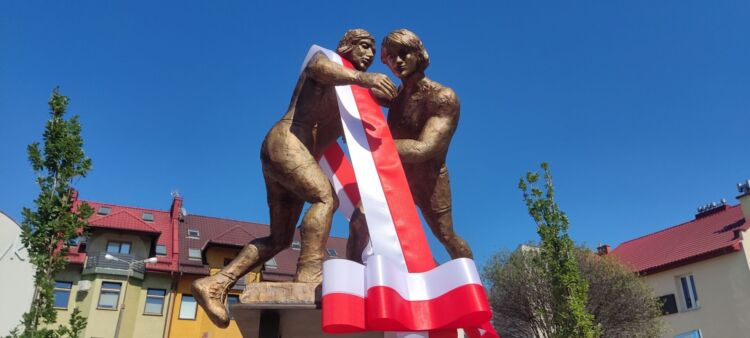 Dębica oddaje hołd „Złotym Bliźniakom”, mistrzom świata w zapasach [ZDJĘCIA]