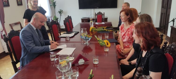 Stypendia twórcze Rzeszowa rozdane – pięciu artystów zrealizuje swoje projekty w przestrzeni miejskiej [ZDJĘCIA]