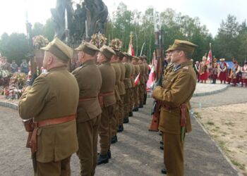 Uroczystości we wsi Domostawa upamiętniające ofiary ludobójstwa na Wołyniu [ZDJĘCIA]