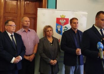 Spór o finanse Sanoka. Radni obwiniają burmistrza, komitet referendalny chce ich odwołać