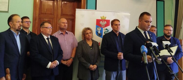 Spór o finanse Sanoka. Radni obwiniają burmistrza, komitet referendalny chce ich odwołać